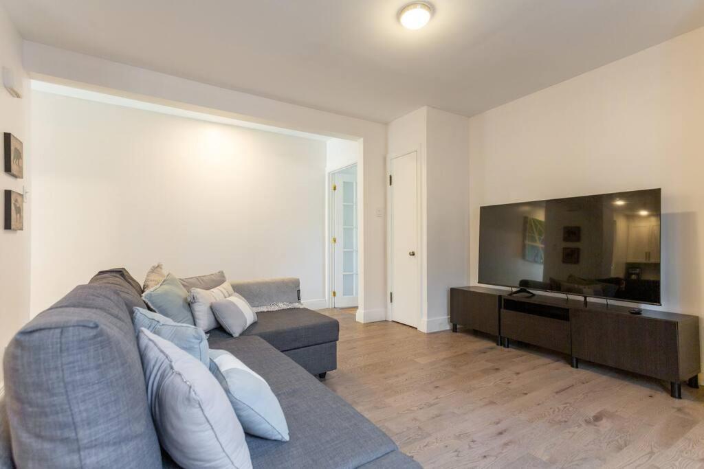 מונטריאול Free Parking, Beautiful 4 1/2- 2 Bedroom Apartment מראה חיצוני תמונה