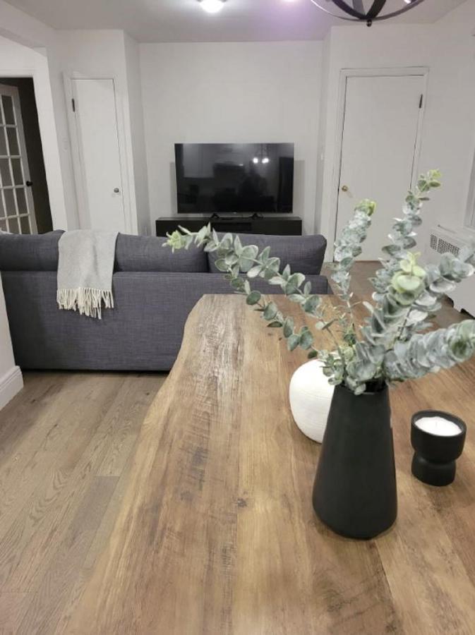 מונטריאול Free Parking, Beautiful 4 1/2- 2 Bedroom Apartment מראה חיצוני תמונה
