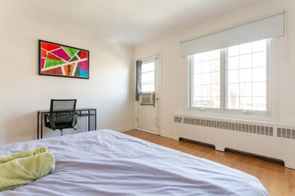 מונטריאול Free Parking, Beautiful 4 1/2- 2 Bedroom Apartment מראה חיצוני תמונה