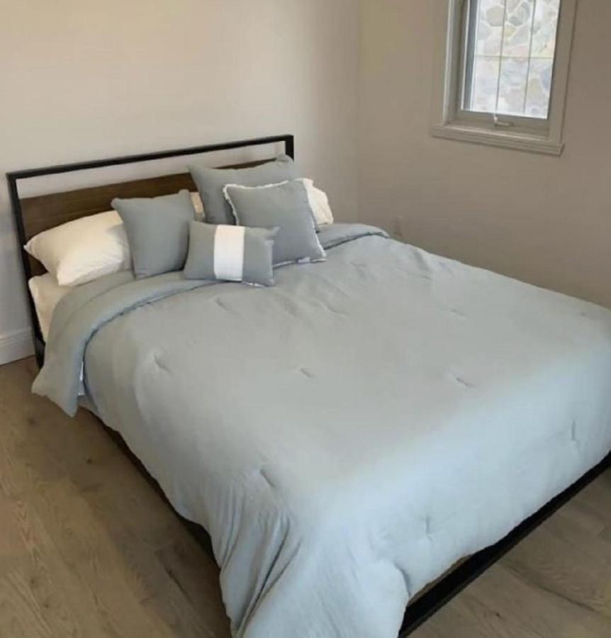 מונטריאול Free Parking, Beautiful 4 1/2- 2 Bedroom Apartment מראה חיצוני תמונה