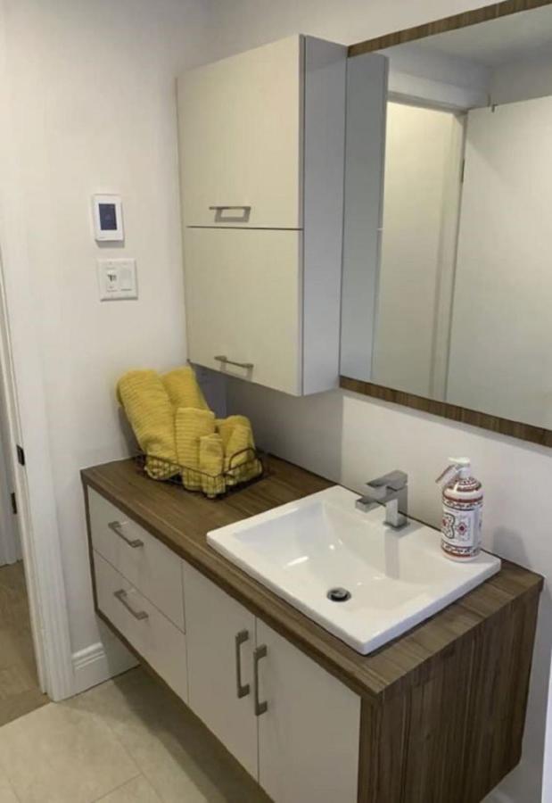 מונטריאול Free Parking, Beautiful 4 1/2- 2 Bedroom Apartment מראה חיצוני תמונה
