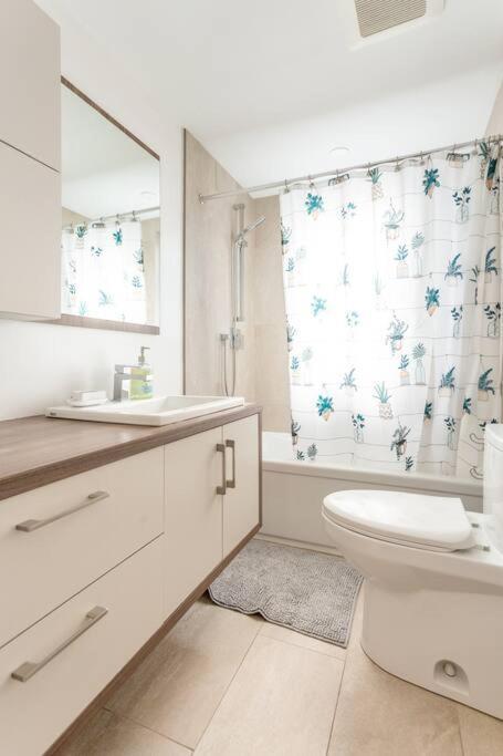 מונטריאול Free Parking, Beautiful 4 1/2- 2 Bedroom Apartment מראה חיצוני תמונה