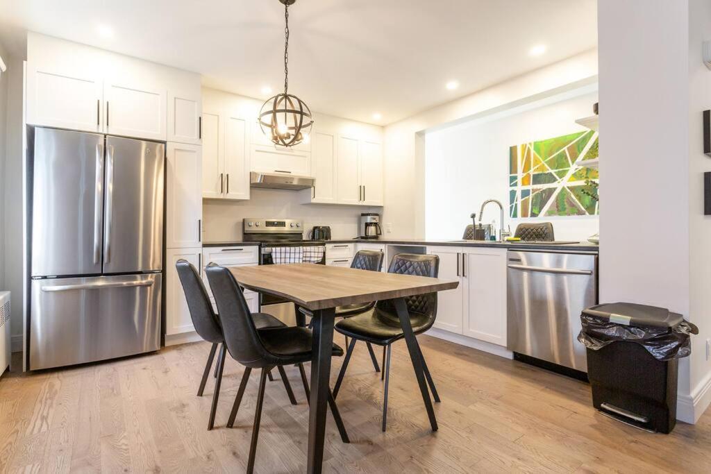 מונטריאול Free Parking, Beautiful 4 1/2- 2 Bedroom Apartment מראה חיצוני תמונה