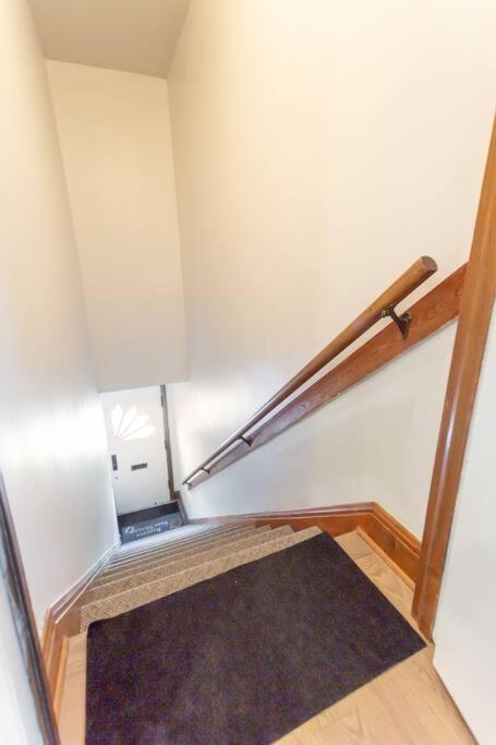 מונטריאול Free Parking, Beautiful 4 1/2- 2 Bedroom Apartment מראה חיצוני תמונה