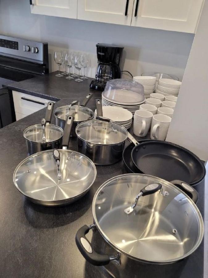 מונטריאול Free Parking, Beautiful 4 1/2- 2 Bedroom Apartment מראה חיצוני תמונה